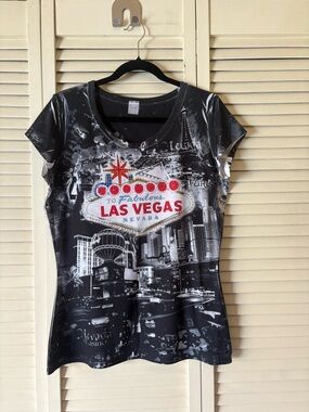 Las Vegas Graphic Tee - Women's Black Short Sleeve Top